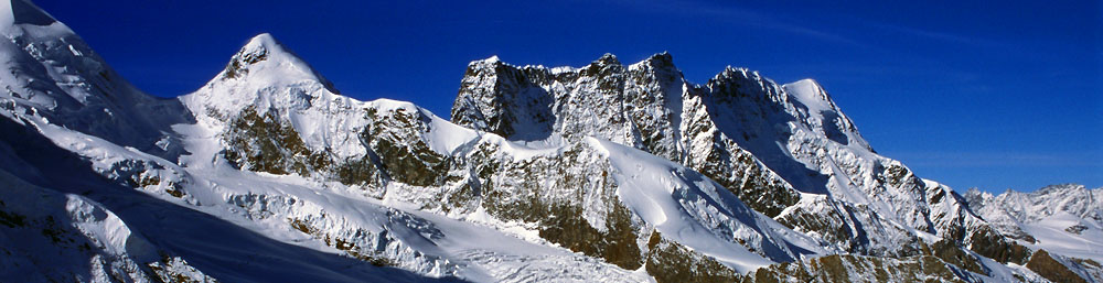 Pohled na Pollux (4.092 m n.m.) a Breithorn (4.164 m n.m.)